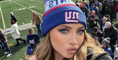 onlyfans fighters flash crowd|OnlyFans model flashes at NFL game in exchange for tickets